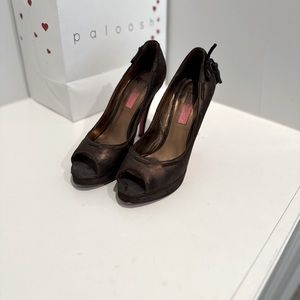 Betsey Johnson Brown Suede Peep Toe Heels Pumps Size 7